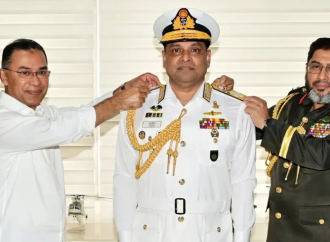 নৌবাহিনী প্রধান খোন্দকার মিসবাহ উল আজীম অ্যাডমিরাল পদে উন্নীত