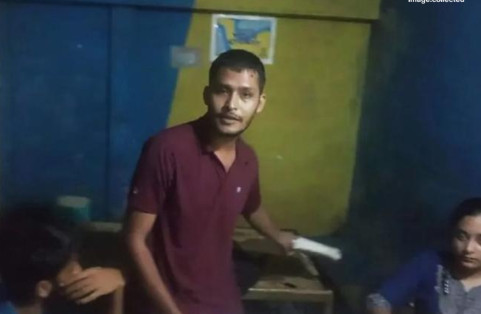 সিলেটে চায়ের দোকানে বন্ধুদের নিয়ে এইচএসসি খাতা মূল্যায়নের সময় প্রায় ৪০০ উত্তরপত্র জব্দ, কলেজ প্রভাষক আটক