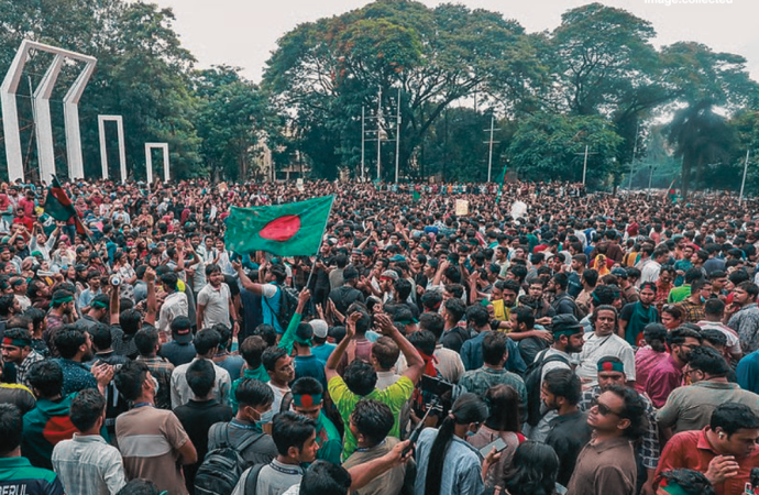 ফিরে দেখা ৩৬ জুলাই: মুক্তিকামী জনতার আকাঙ্ক্ষার অবাদ স্রোত নামে ঢাকা কেন্দ্রীয় শহীদ মিনারে