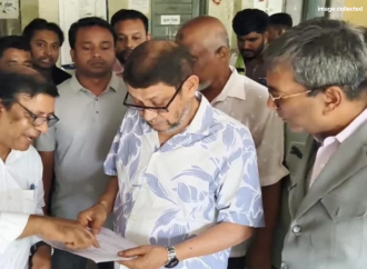 আকস্মিক পরিদর্শনে হাসপাতালে চরম অব্যবস্থাপনা: চাঁদপুর সিভিল সার্জনকে স্ট্যান্ড রিলিজের নির্দেশ স্বাস্থ্যমন্ত্রীর
