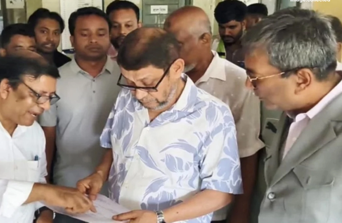 আকস্মিক পরিদর্শনে হাসপাতালে চরম অব্যবস্থাপনা: চাঁদপুর সিভিল সার্জনকে স্ট্যান্ড রিলিজের নির্দেশ স্বাস্থ্যমন্ত্রীর