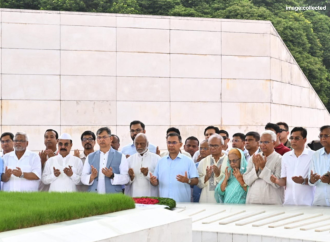 বিএনপির ৪৮তম প্রতিষ্ঠাবার্ষিকী: জিয়াউর রহমান ও খালেদা জিয়ার সমাধিতে তারেক রহমানের শ্রদ্ধা