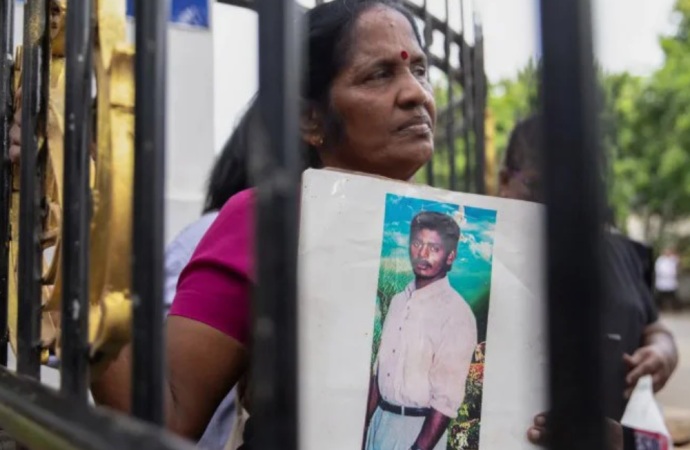 শ্রীলঙ্কার জাফনায় বিশাল গণকবর আবিষ্কার; চেম্মানি এলাকার একটি স্থান থেকে শিশু ও নবজাতকসহ মোট ৫৭২ জনের কঙ্কাল ও দেহাবশেষ উদ্ধার